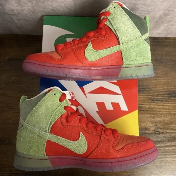 Nike SB Dunk High Strawberry Cough Size 7 8.5W CW7093-600  display picture 3